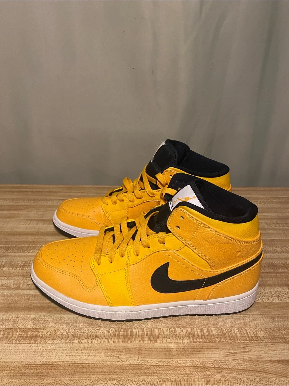Nike Mens Air Jordan Retro Mid University Gold Lakers/Packers/Steelers Shoes 10